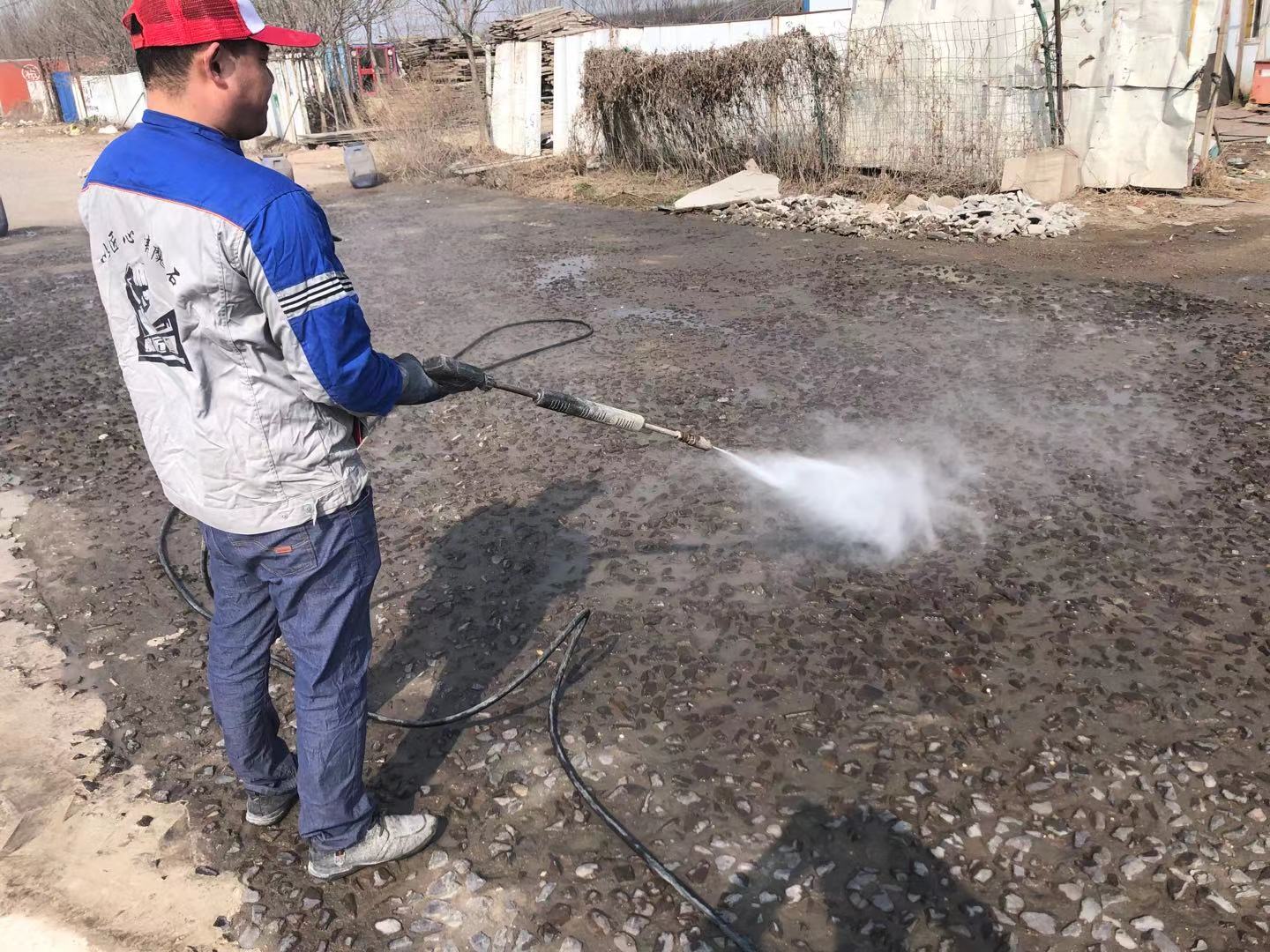 修补砂浆的施工方法一：清除地面杂质
